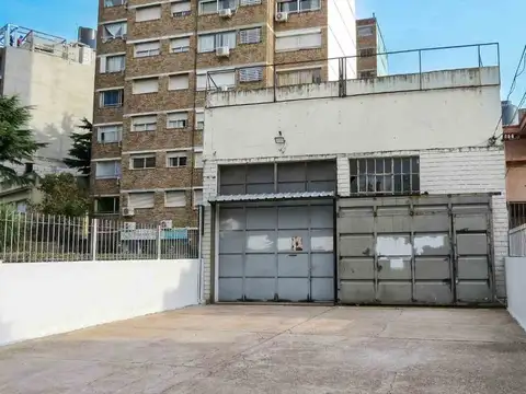 Alquiler depósito en La Blanqueada sobre avenida