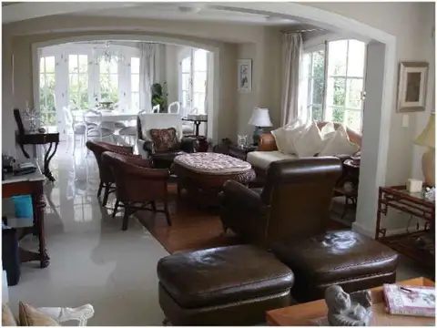 Casa 7 ambientes con 3 baños