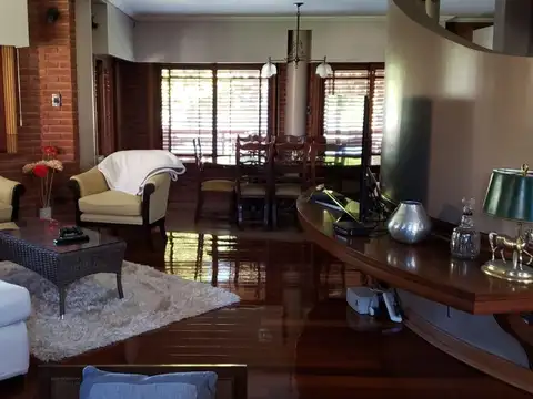 Chalet en venta en Castelar Norte