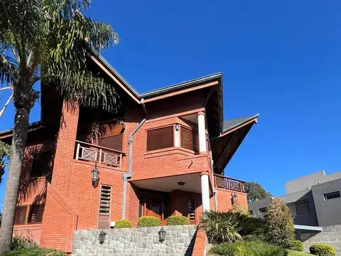 Casa en Venta con 4 cocheras