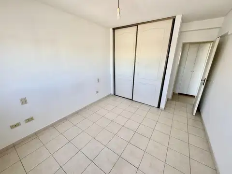 Departamento 2 ambientes con cochera en excelente ubicación