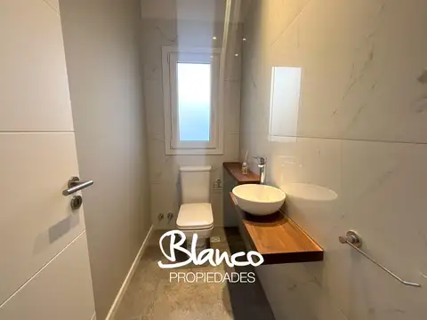 Casa 5 ambientes con 5 baños