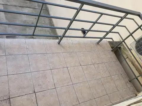 AMPLIO MONOAMBIENTE DIVISIBLE COMO A ESTRENAR CON BALCON Y COCHERA EN VENTA. SAN FERNANDO