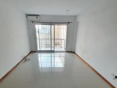 AMPLIO MONOAMBIENTE DIVISIBLE COMO A ESTRENAR CON BALCON Y COCHERA EN VENTA. SAN FERNANDO