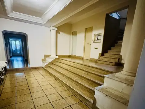 Avenida Juan Bautista Alberdi 800, Piso 1