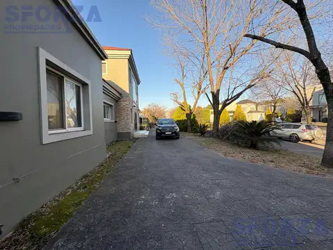 Casa en Venta con 6 cocheras