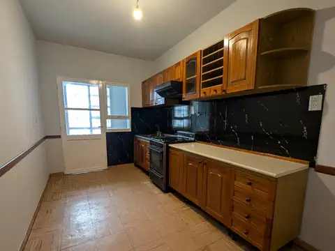 Departamento de 3 ambientes, 3º piso por escalera, expensas bajas VENTA URGENTE