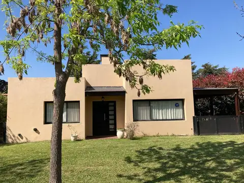 Casa en barrio privado de dos dormitorios.