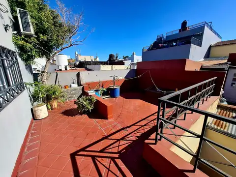 MUY BUEN P. H 4 AMB.  EN 2 PLANTAS CON ENTRADA INDEPENDIENTE Y TERRAZA