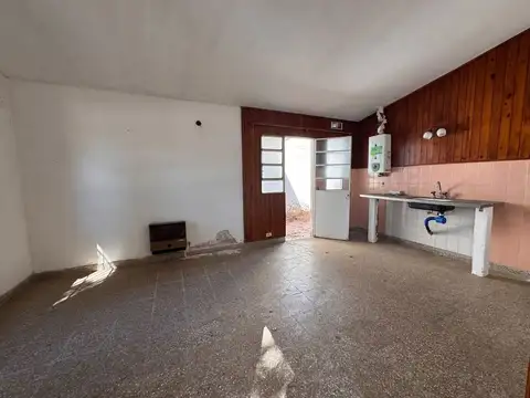 Casa 3 ambientes con 1 baño