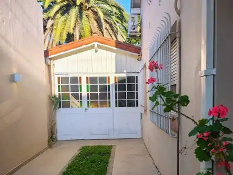 VENTA CASA 4 AMB VILLA BALLESTER. Con Cochera, parrilla y Quincho.