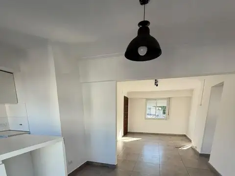 14 De Julio 200, Piso 1