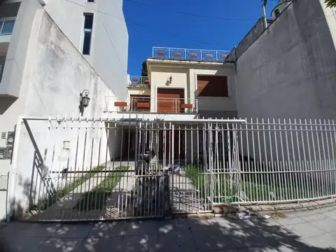 Casa en venta 4 ambientes, parque, quincho, garage en Villa Devoto