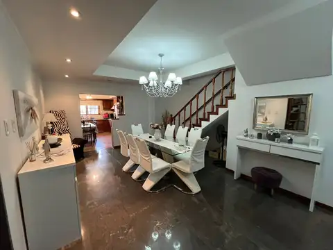 Casa 5 ambientes con 2 baños