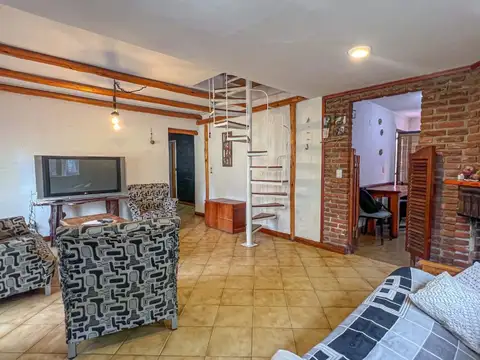 Casa 5 ambientes con 2 baños