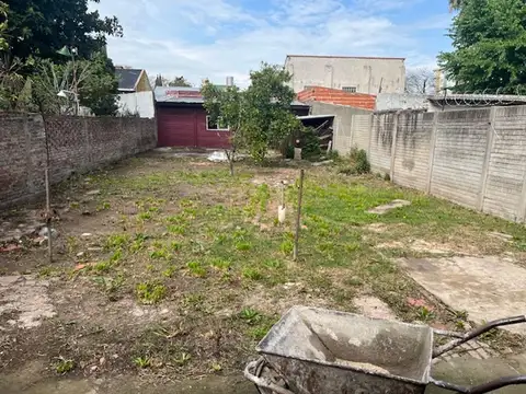 Casa C/ lote grande buena ubicación. Varela centro