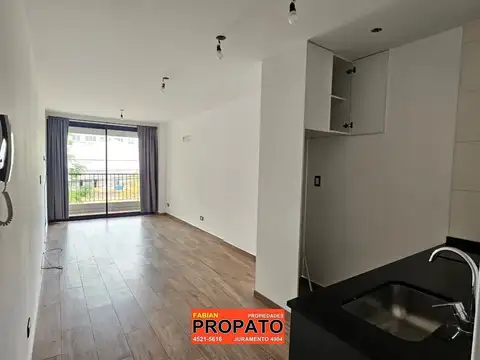 Depto monoambiente moderno al frente con balcon y baño completo! Edificio con SUM y bajas expensas 