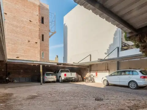 Casa 8 ambientes con 5 baños