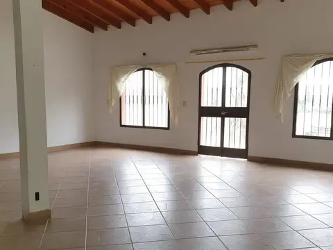 CASA EN VENTA  + 2 LOCALES LA PLATA APTO BANCO