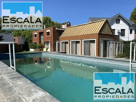 Casa en Venta con 2 cocheras