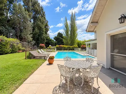 Casa en Venta en Solar Del Bosque, USD 225.000