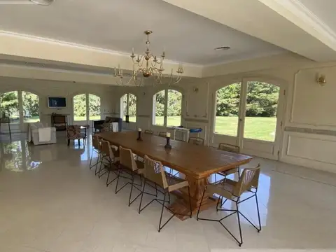 Casa en Alquiler Temporal con 2 cocheras