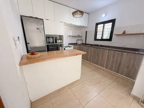 Casa 5 ambientes con 2 baños