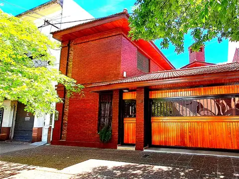 Casa en Venta de 3 dormitorios parque y quincho en la plata