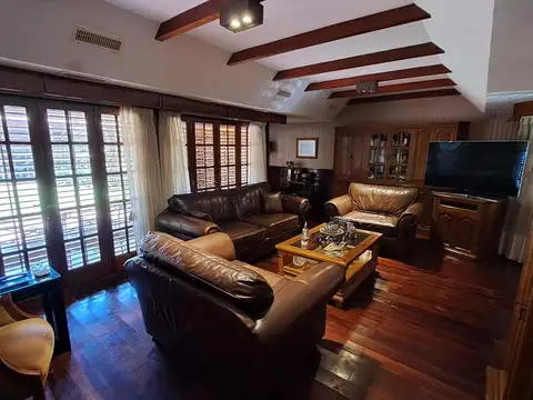 Casa en Venta de 3 dormitorios parque y quincho en la plata