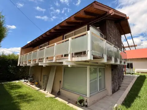 Casa en venta c/ cochera en Dalvian