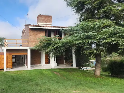 Casa mas departamento a la venta en Bialet Masse. (C462)