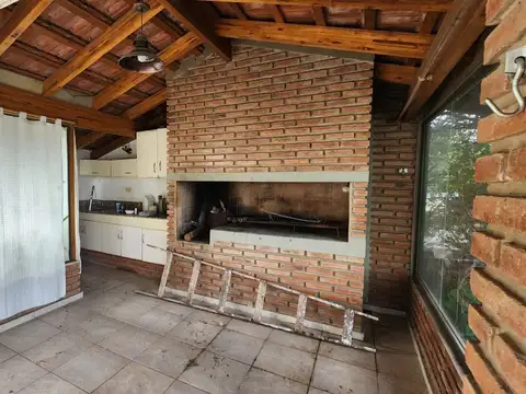 Casa mas departamento a la venta en Bialet Masse. (C462)