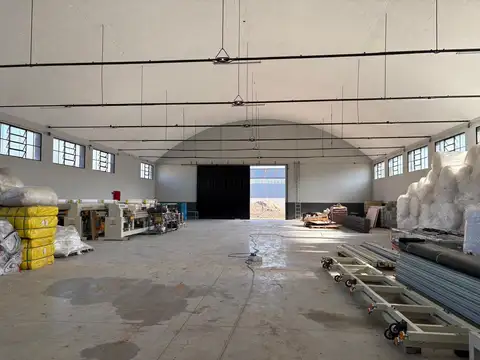 Galpón en alquiler de 1400 M2 sobre Av Eva Peron 7100