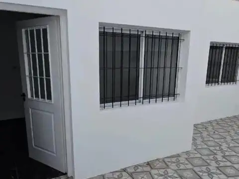 Departamento tipo casa 2 amb con amplio patio APTO CREDITO