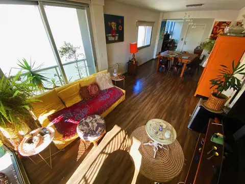 Departamento de categoría con terraza propia , cochera doble y baulera.