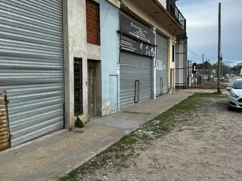 PROPIEDAD EN VENTA EN BLOCK 2 LOCALES 4 DEPARTAMENTOS y 2 LO