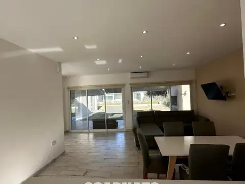 Casa 4 ambientes con 4 baños