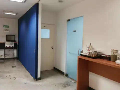 Oficina 9 ambientes con 3 baños