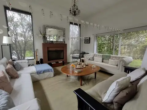 Casa 4 ambientes con 3 baños