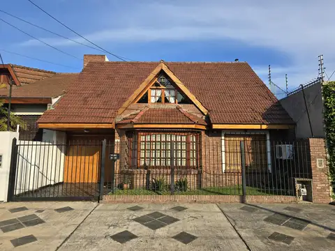 VENTA CASA 3 AMBIENTES EN VILLA ADELINA
