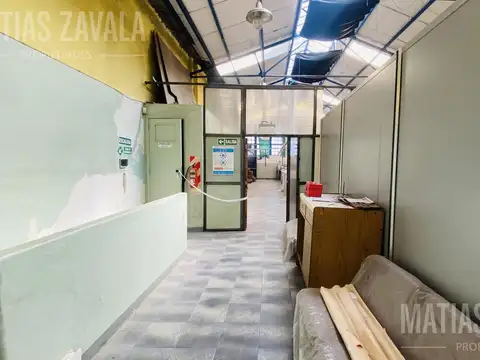Depósito de 520m² sin columnas, s/ lote: 8.66 x 37 - a una cuadra de Directorio