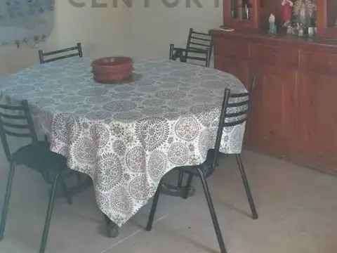 C 21 LOPAZZO - OPORTUNIDAD VENDEMOS CASA REFACCIONADA CON GAS DE RED EN CLAROMECO