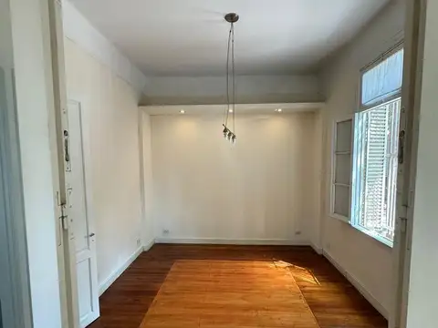 Casa 6 ambientes con 2 baños