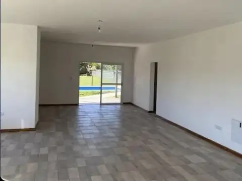 Casa en Alquiler con 2 cocheras