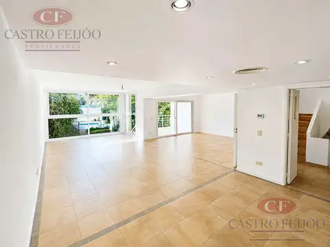 Casa 8 ambientes con 3 baños