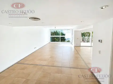 Casa en Venta con 4 cocheras
