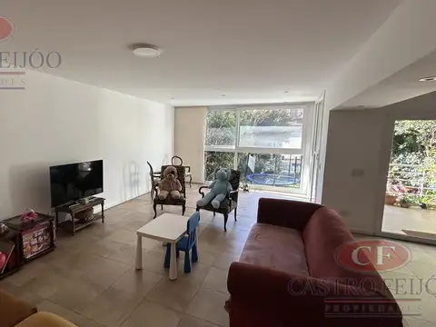 Casa en Venta con 4 cocheras