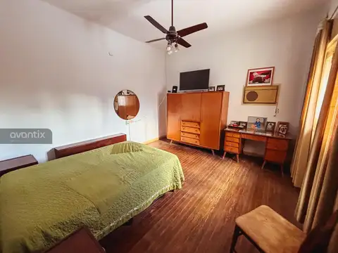 Casa 7 ambientes con 2 baños