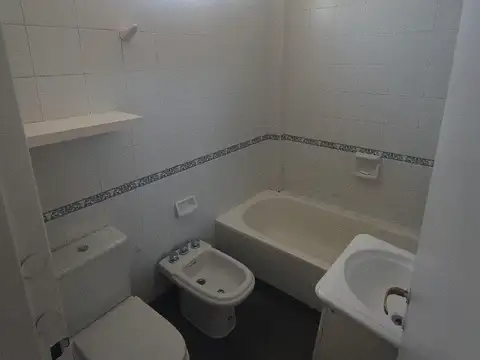 DEPARTAMENTO DE 2 AMB A METROS DE AV CARABOBO Y DIRECTORIO SUBTE Y MEDIOS DE TRANSPORTE