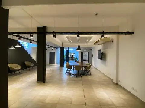 alquiler oficina con cochera y espacio deposito 1000m2